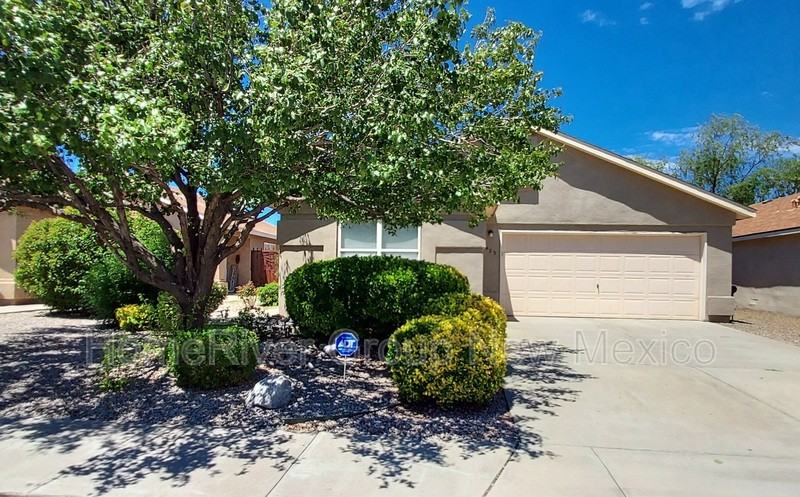 423 Manistee St Se - Photo 3 of 29