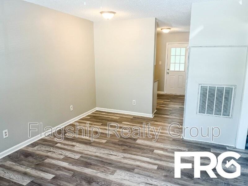 213 Connie Cir - Photo 2 of 12
