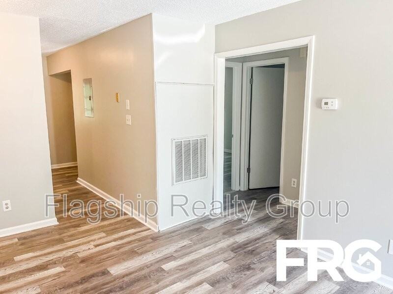 213 Connie Cir - Photo 3 of 12