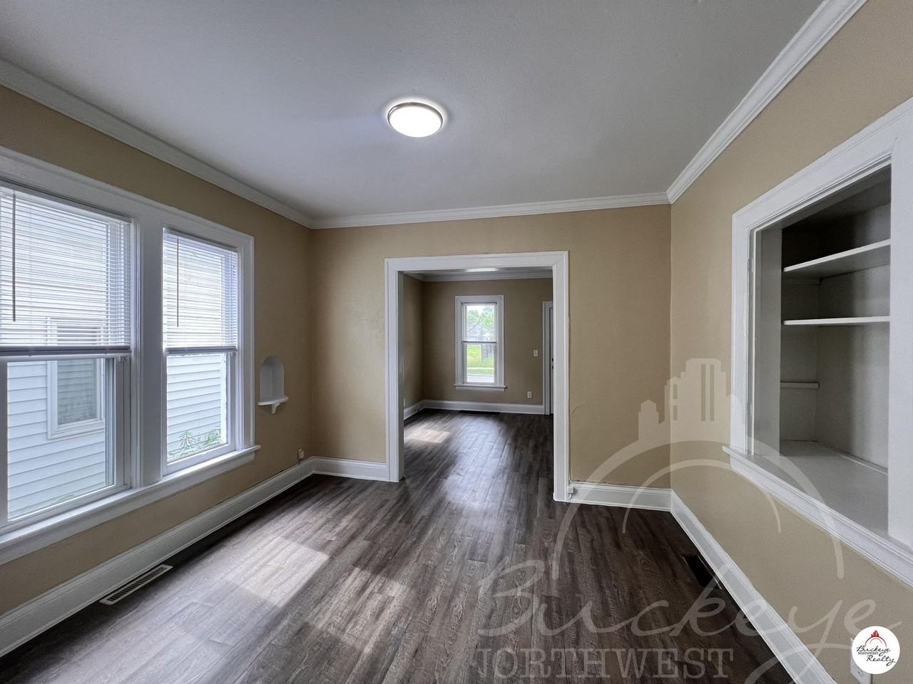 1012 Prouty Ave - Photo 4 of 15