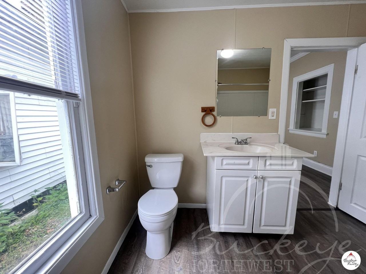 1012 Prouty Ave - Photo 5 of 15