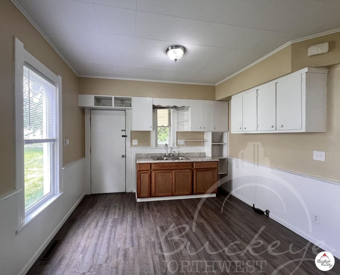 1012 Prouty Ave - Photo 7 of 15