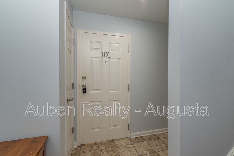 913 Walker St #101 - Photo 4 of 19