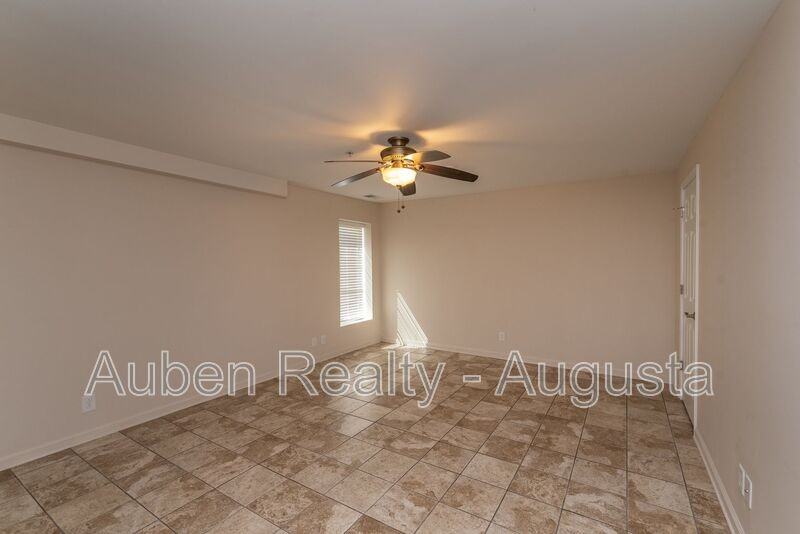 913 Walker St #101 - Photo 6 of 19