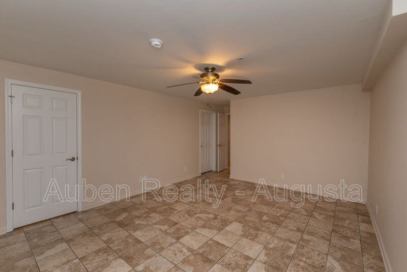 913 Walker St #101 - Photo 5 of 19