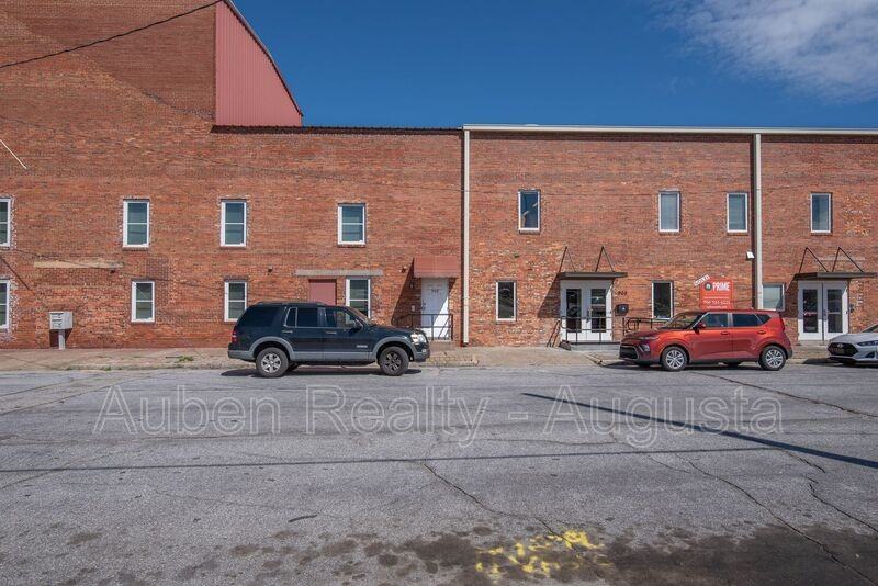 913 Walker St #101 - Photo 3 of 19