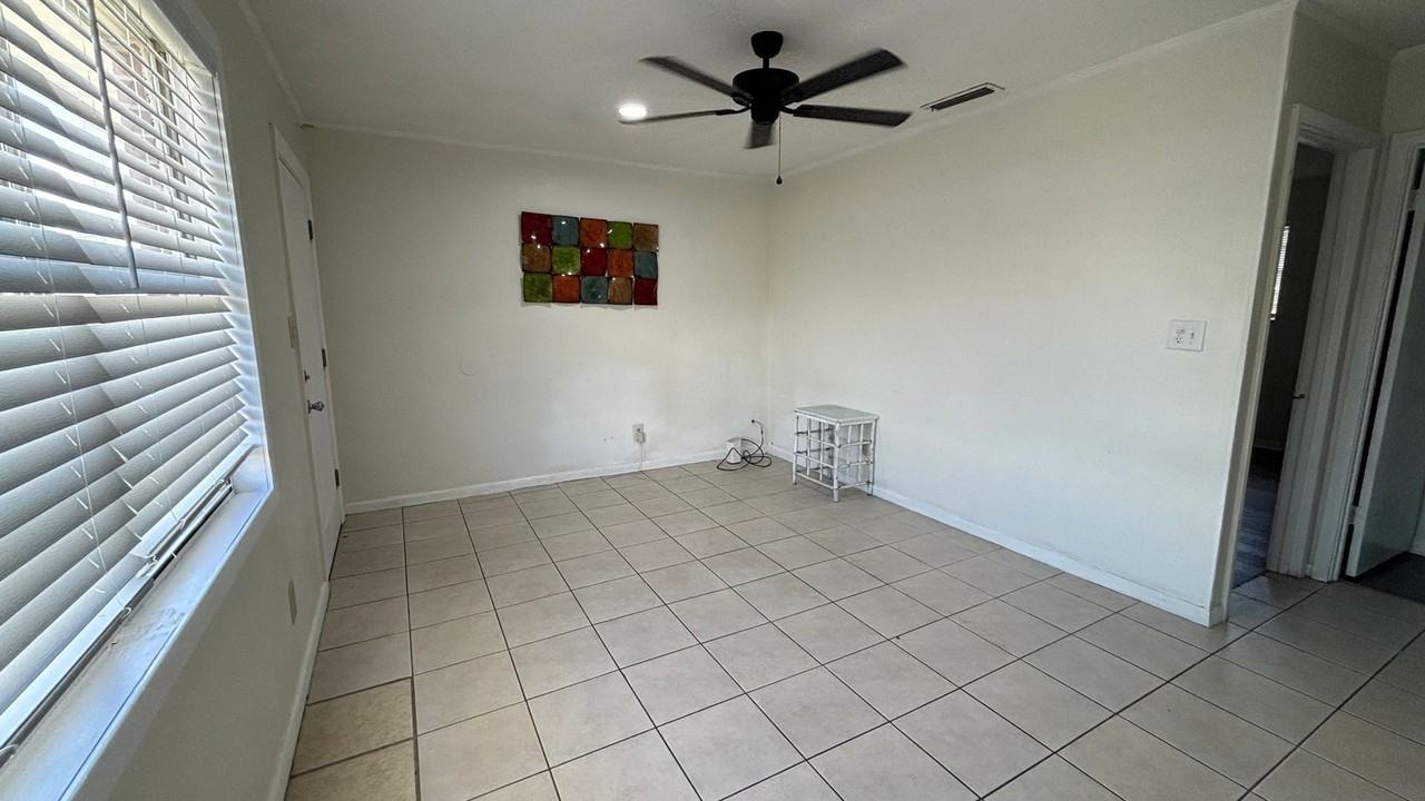 5324 Pinetree Ave - Photo 3 of 9