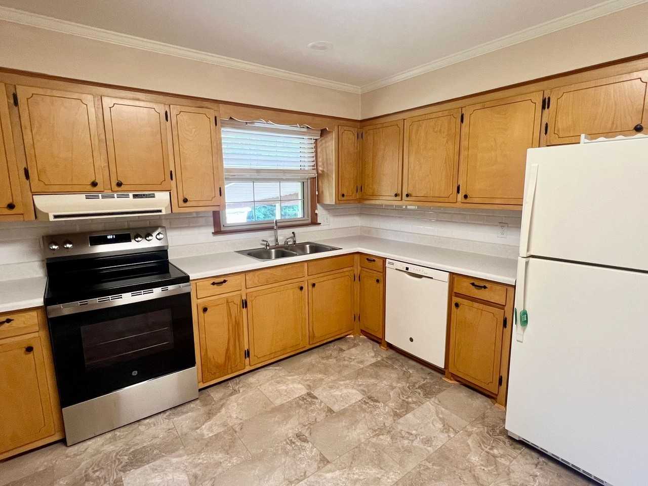 4236 Alpine Ln - Photo 3 of 18