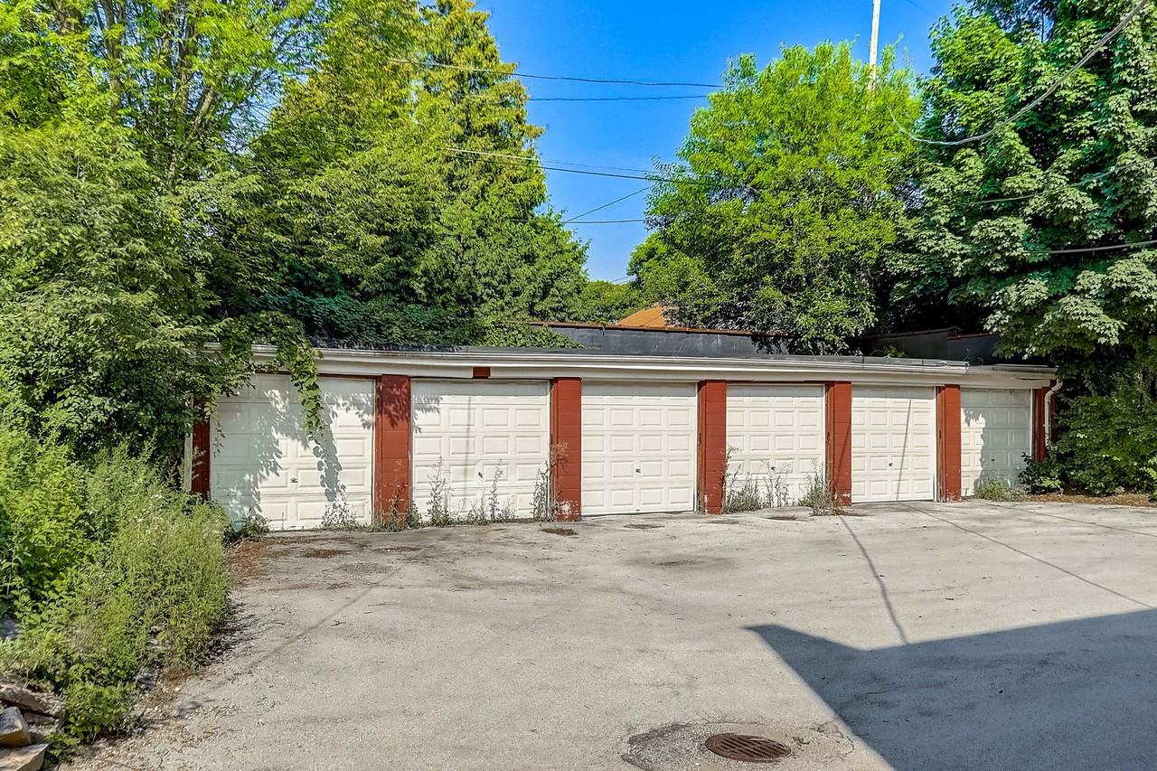 1515 S. 90th Street - Photo 3 of 3