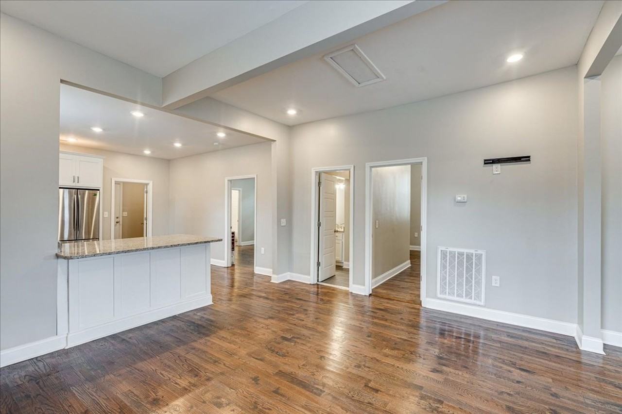 2425 Chamberlain Ave - Photo 6 of 20