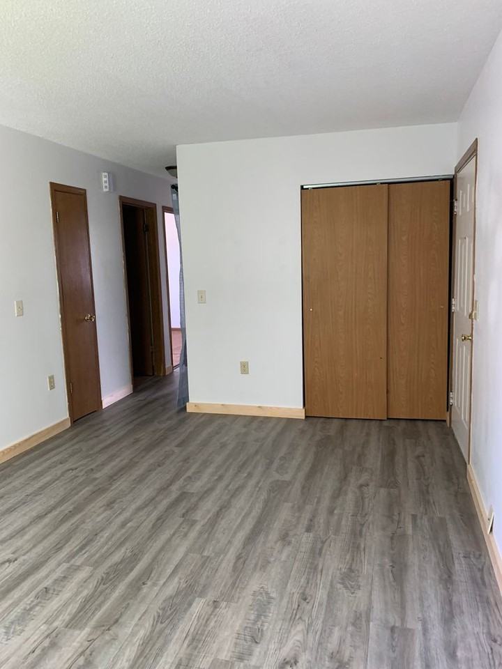 Hillcrest Apts - Photo 3 of 10