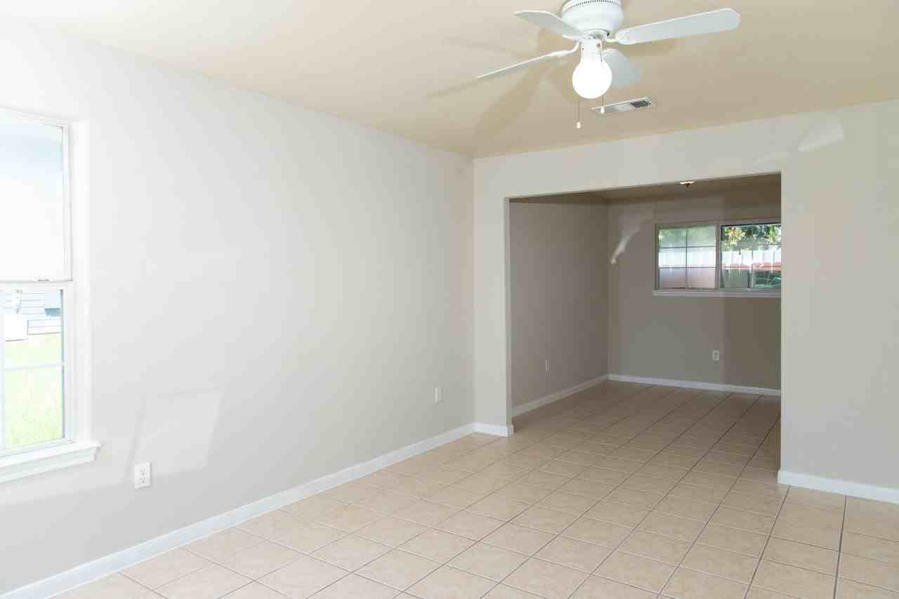 Duplex For Lease - Photo 2 of 47