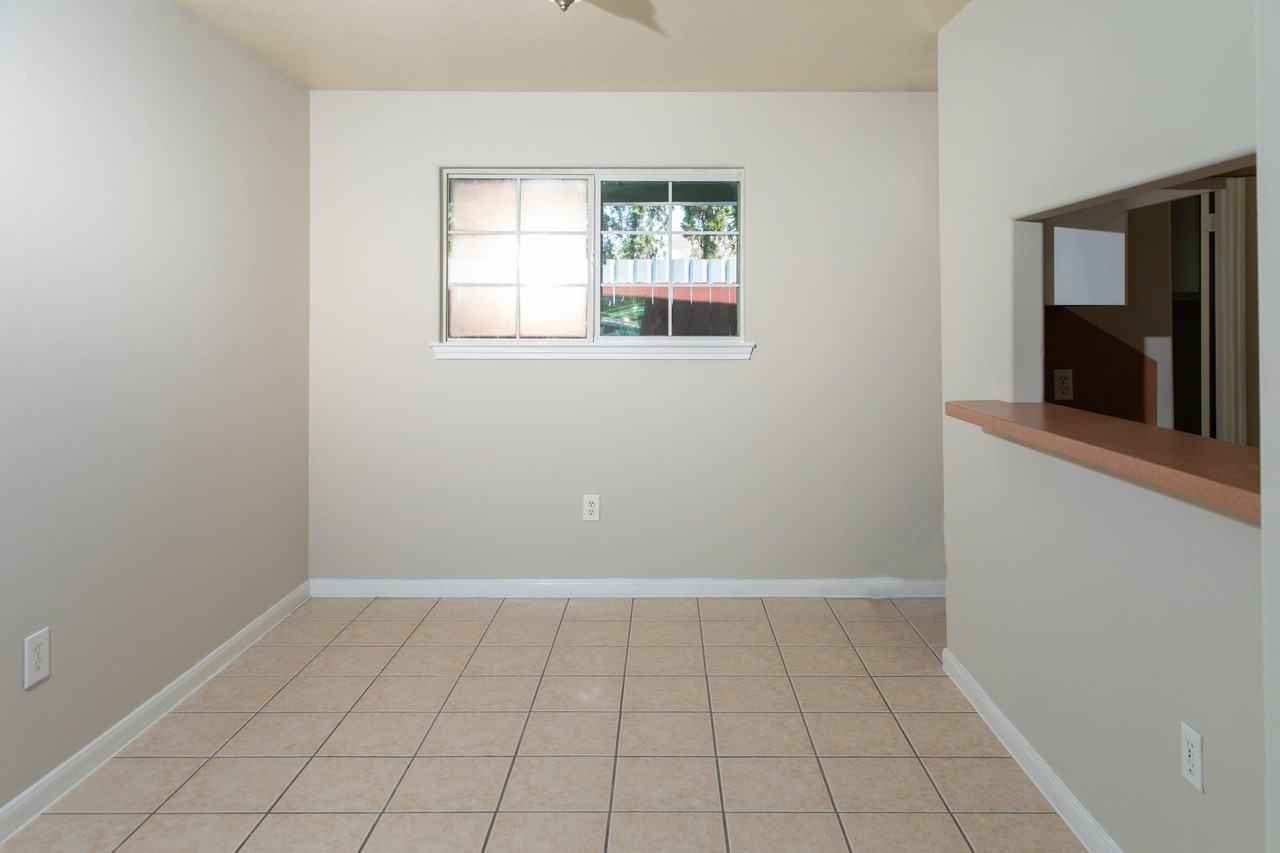 Duplex For Lease - Photo 4 of 47