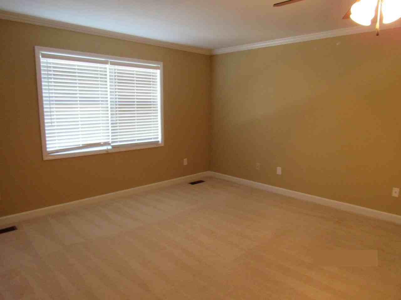 106 Cody Dr - Photo 7 of 11