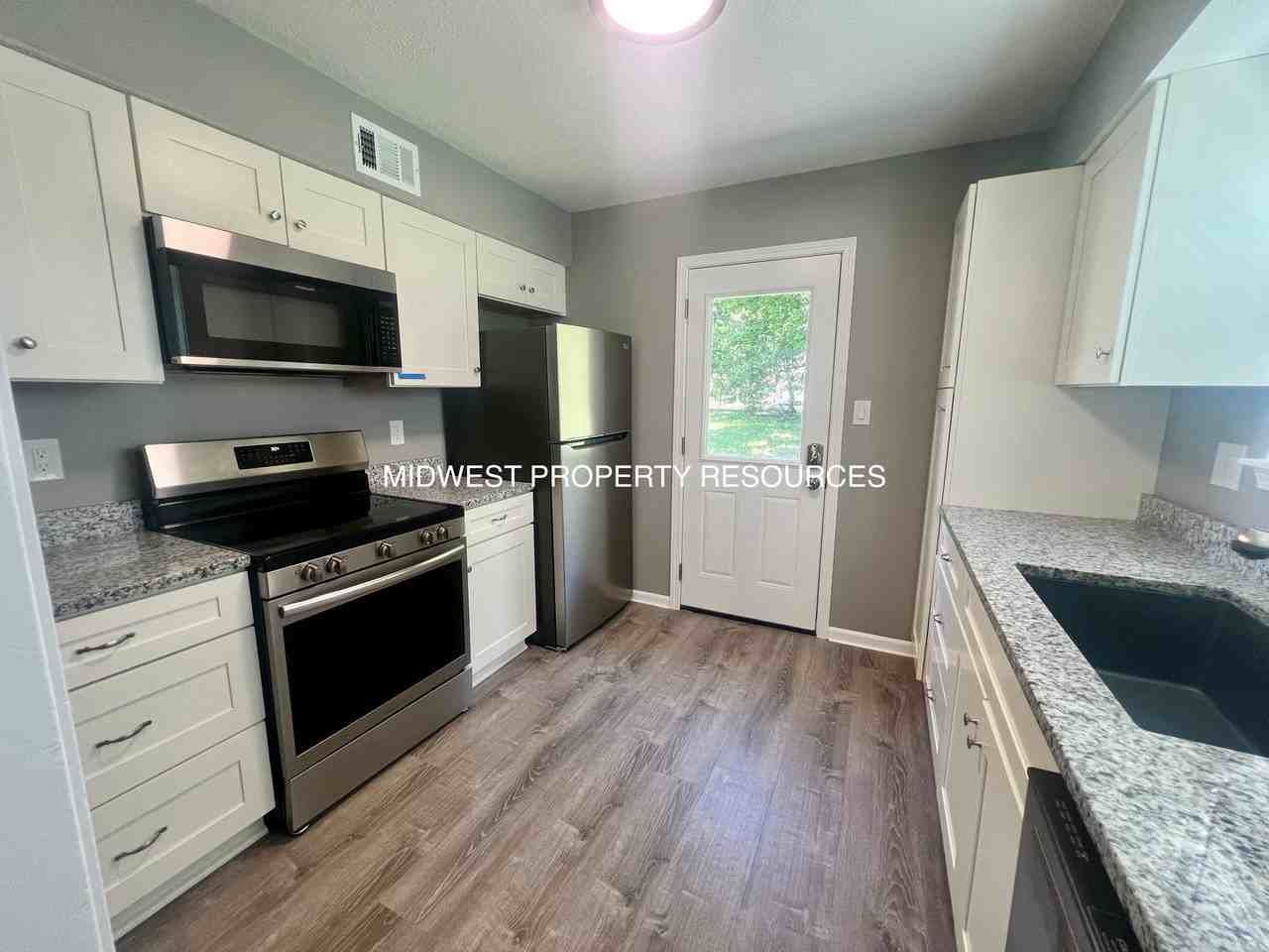 205 Nw Market Pl #A - Photo 2 of 19