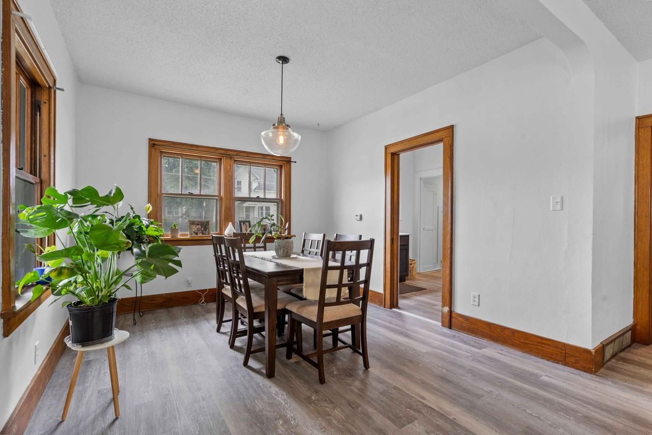 1621 Main St - Photo 5 of 24