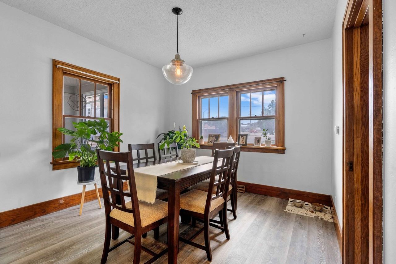 1621 Main St - Photo 6 of 24
