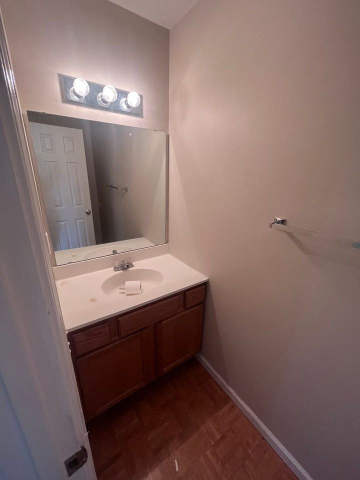 510 Fairington Ave - Photo 4 of 14