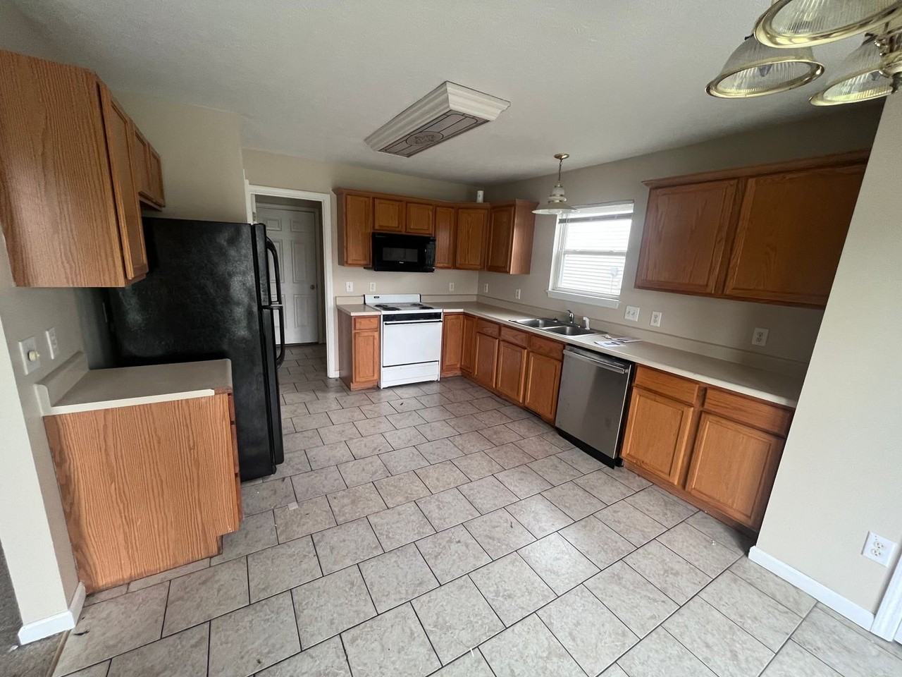 510 Fairington Ave - Photo 7 of 14
