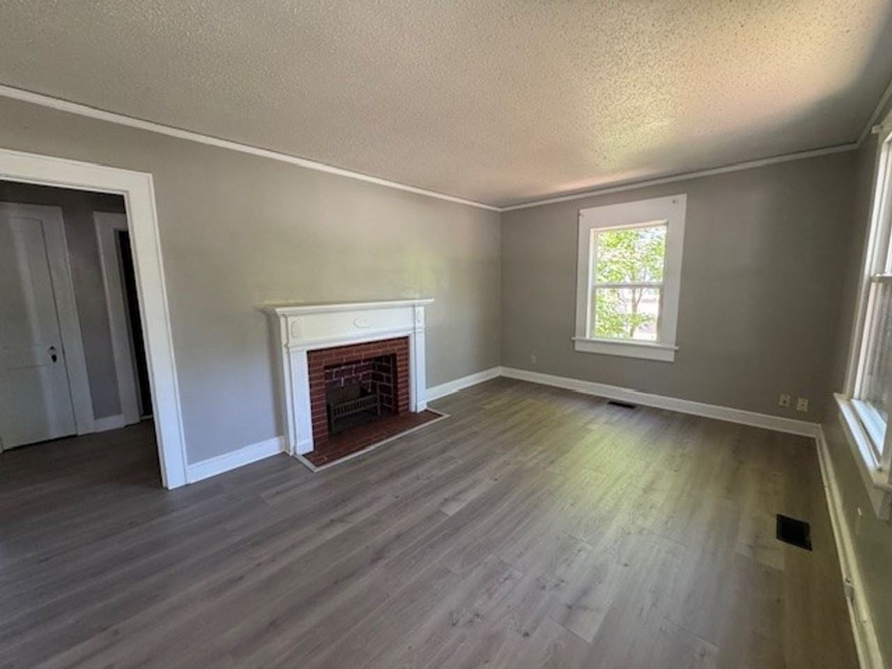 309 Holt Ave - Photo 3 of 12