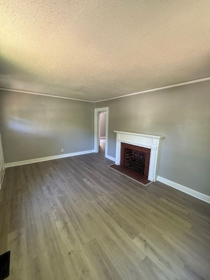 309 Holt Ave - Photo 4 of 12