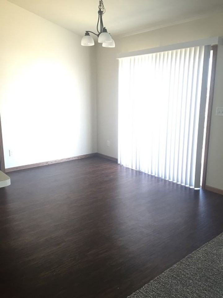 932 Eaglewood Ave W - Photo 2 of 11