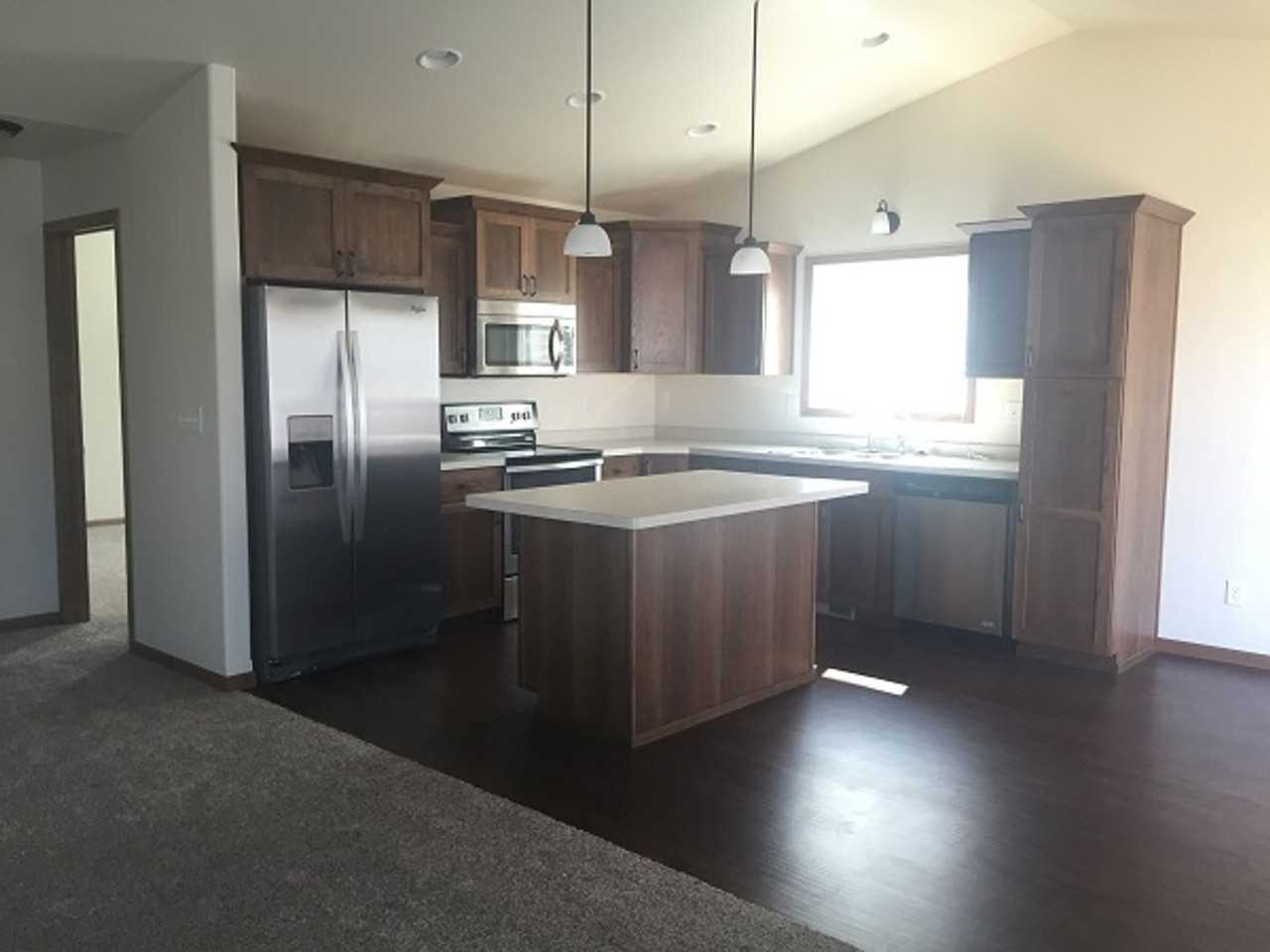 932 Eaglewood Ave W - Photo 4 of 11