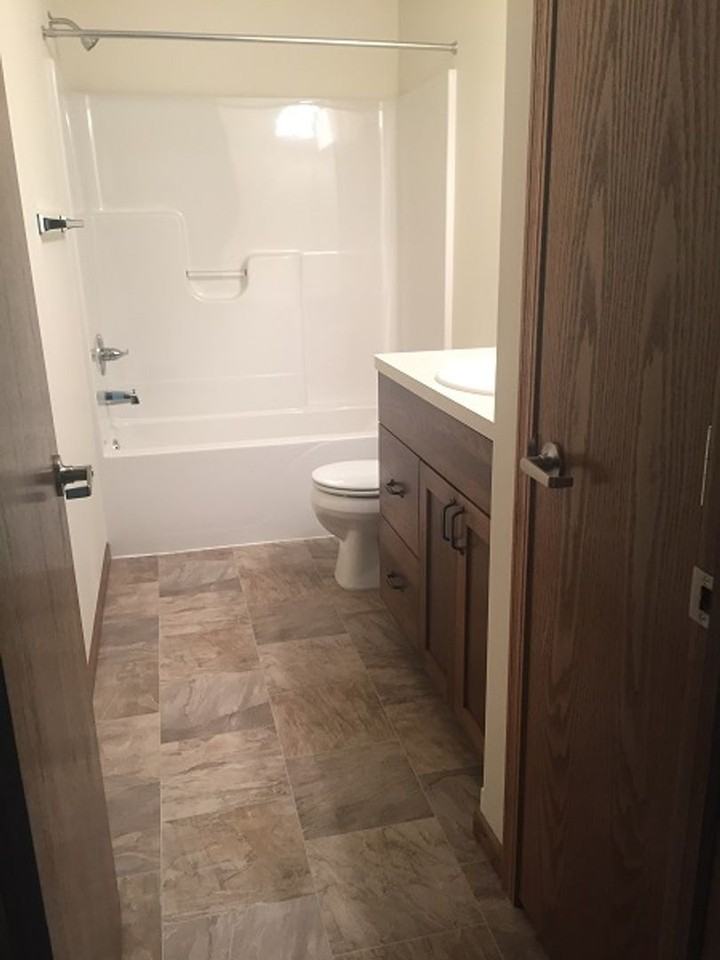 932 Eaglewood Ave W - Photo 7 of 11