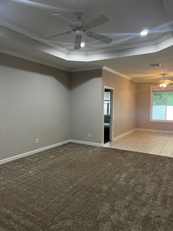115 Renee Dr - Photo 2 of 21
