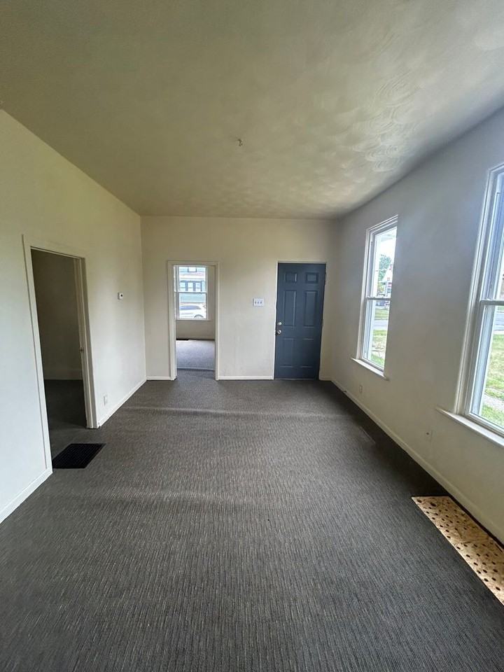 207 Esmond St - Photo 2 of 7