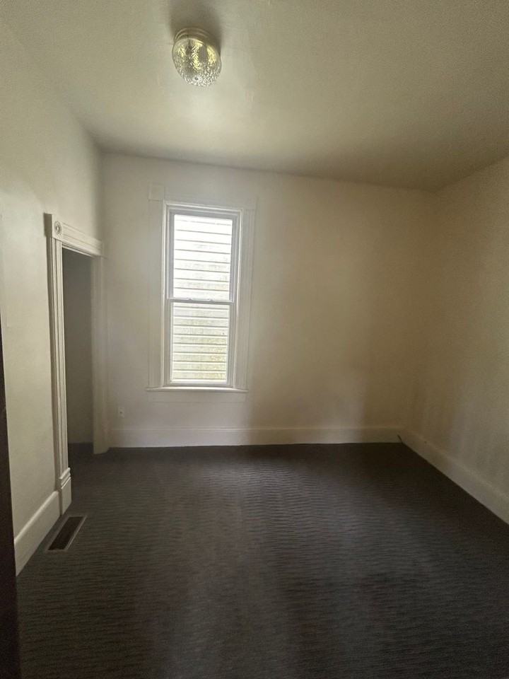 207 Esmond St - Photo 3 of 7