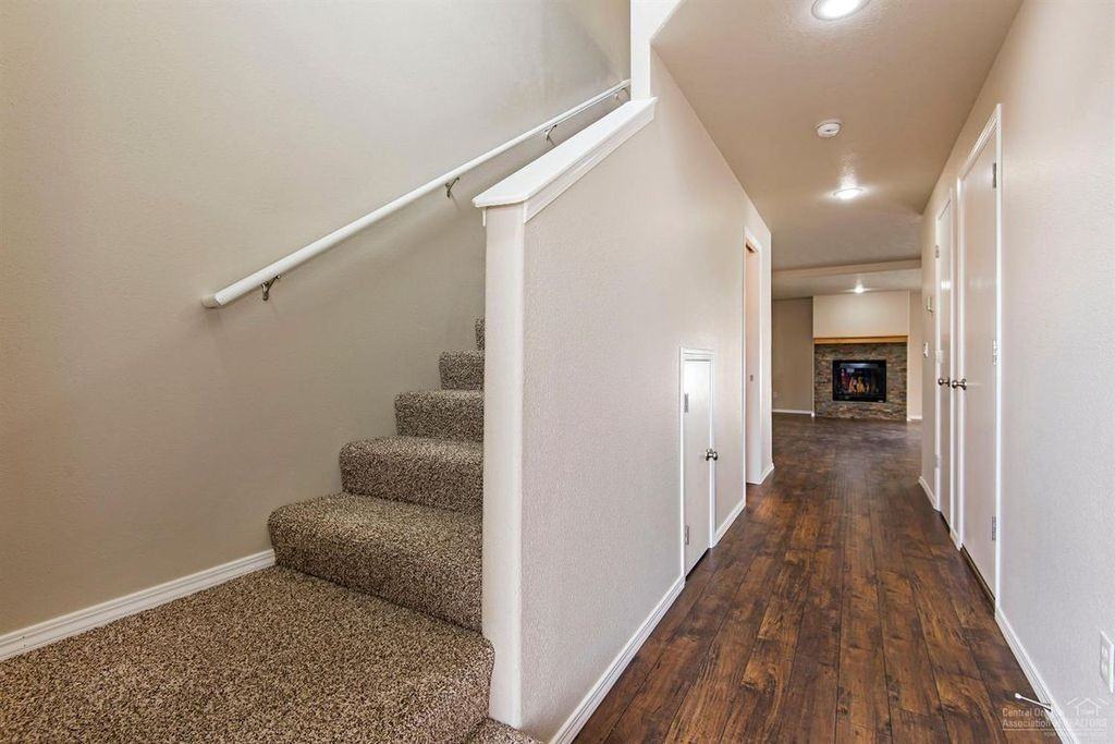 2259 Sw 22nd St - Photo 2 of 14