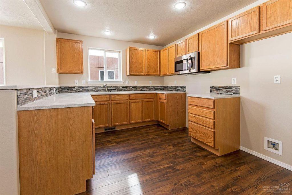 2259 Sw 22nd St - Photo 3 of 14