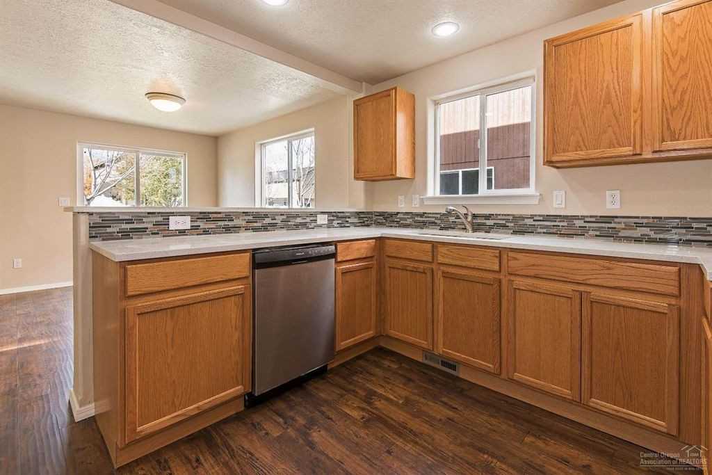 2259 Sw 22nd St - Photo 4 of 14