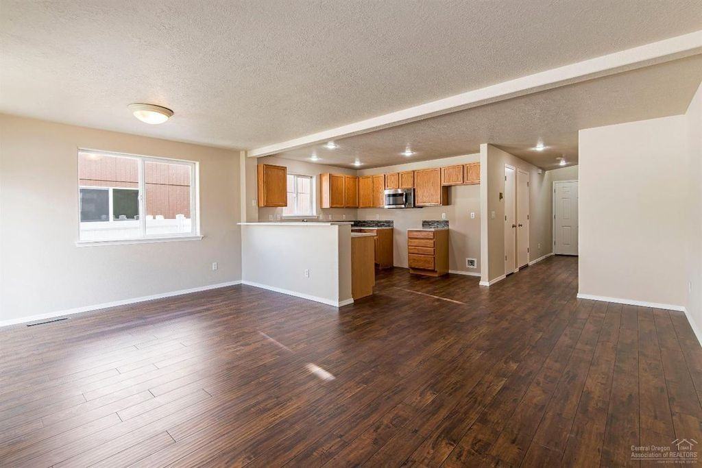 2259 Sw 22nd St - Photo 5 of 14