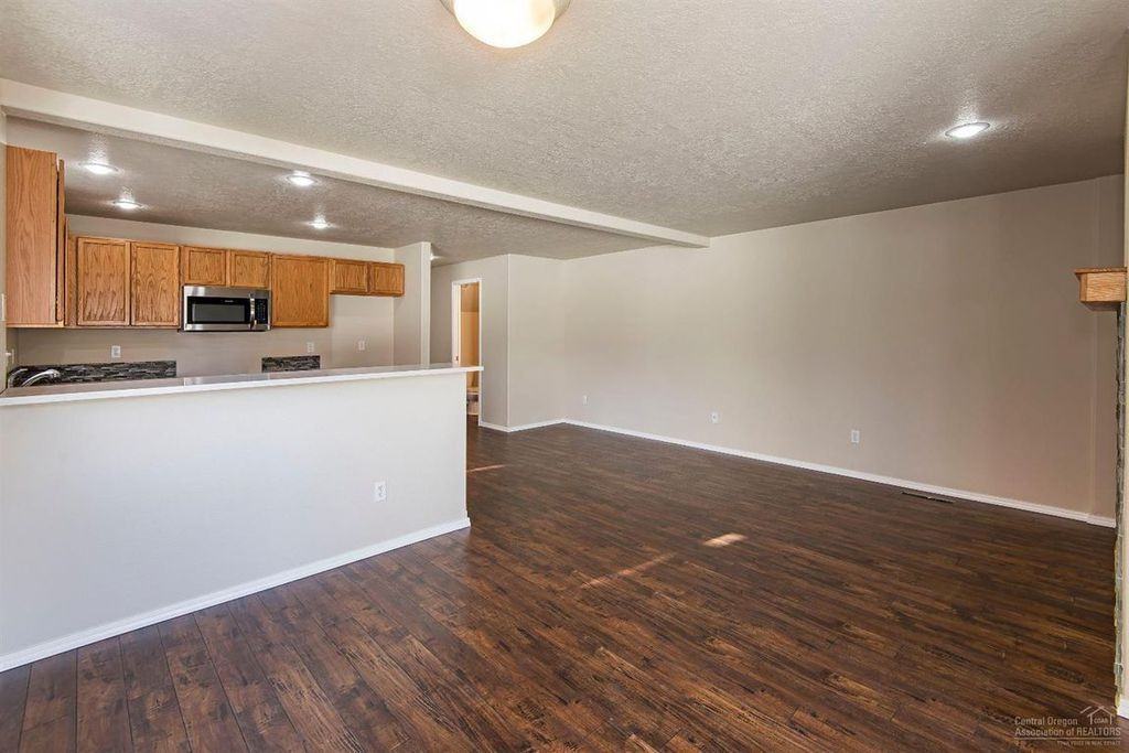 2259 Sw 22nd St - Photo 6 of 14