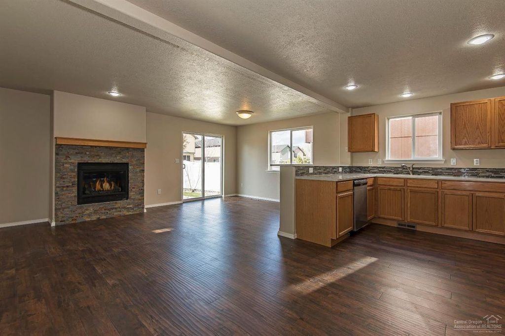 2259 Sw 22nd St - Photo 7 of 14