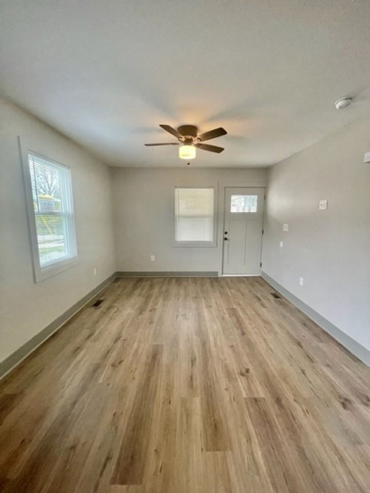 1304 Hawthorne St - Photo 3 of 21