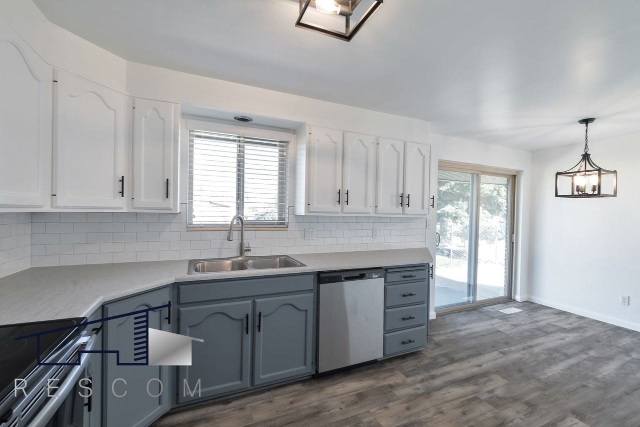 2148 W 4950 S - Photo 2 of 16