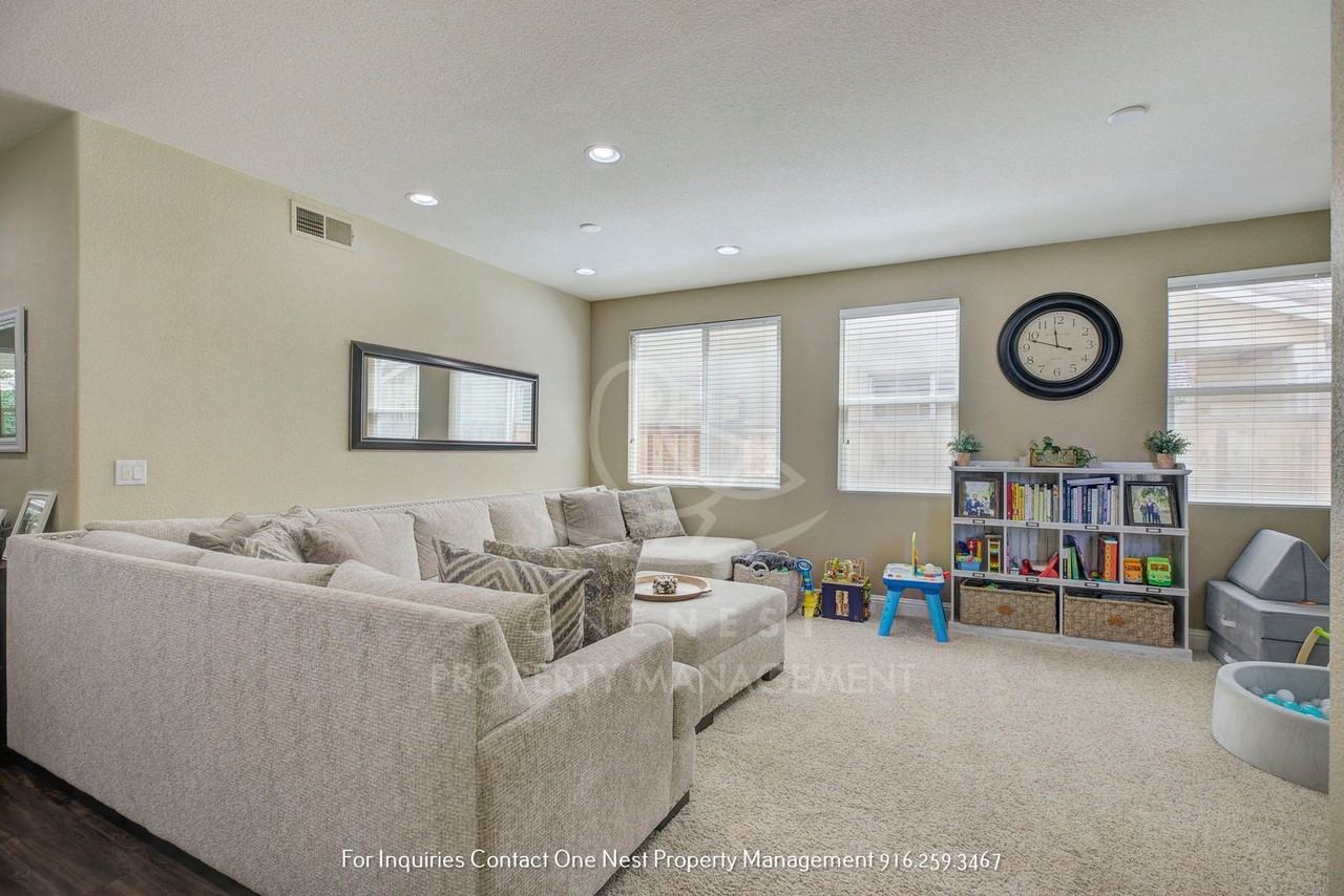 223 Wild Oak Ct - Photo 3 of 34