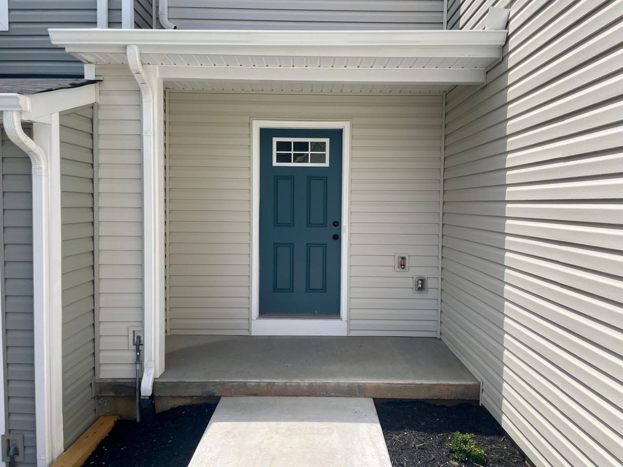 105 Robinia Rd - Photo 2 of 20