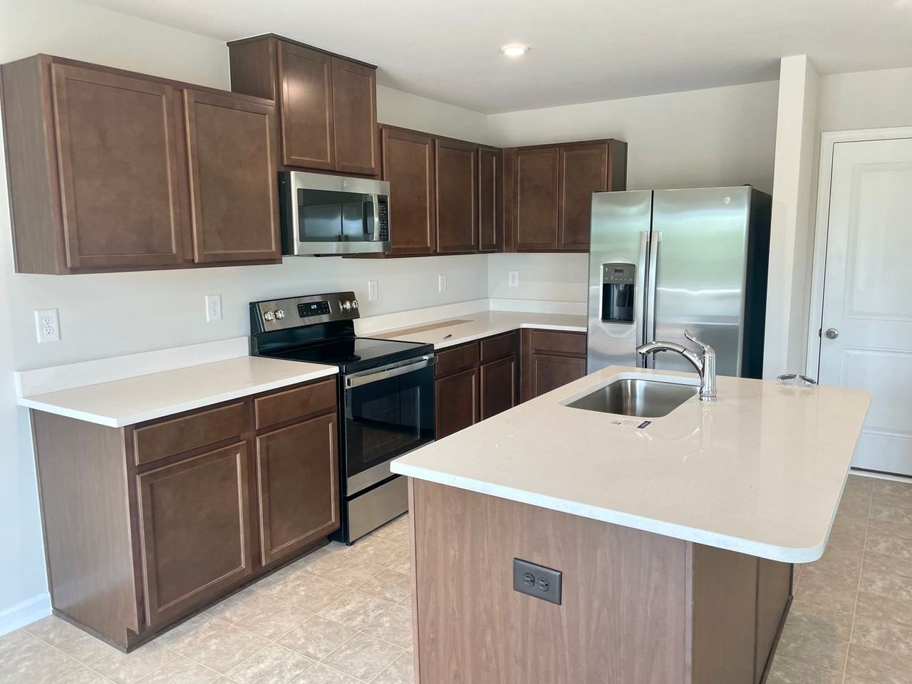 105 Robinia Rd - Photo 3 of 20