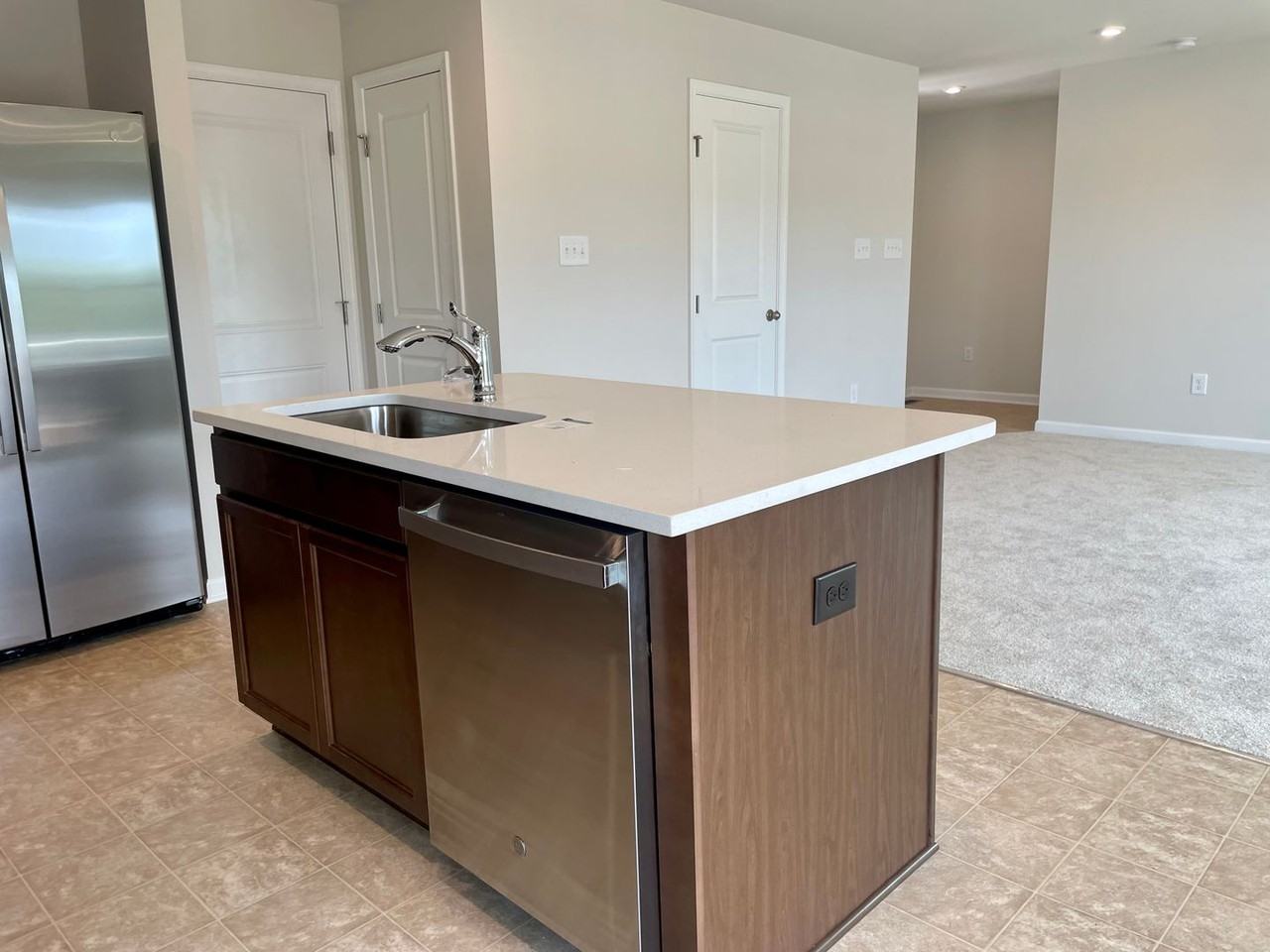 105 Robinia Rd - Photo 6 of 20