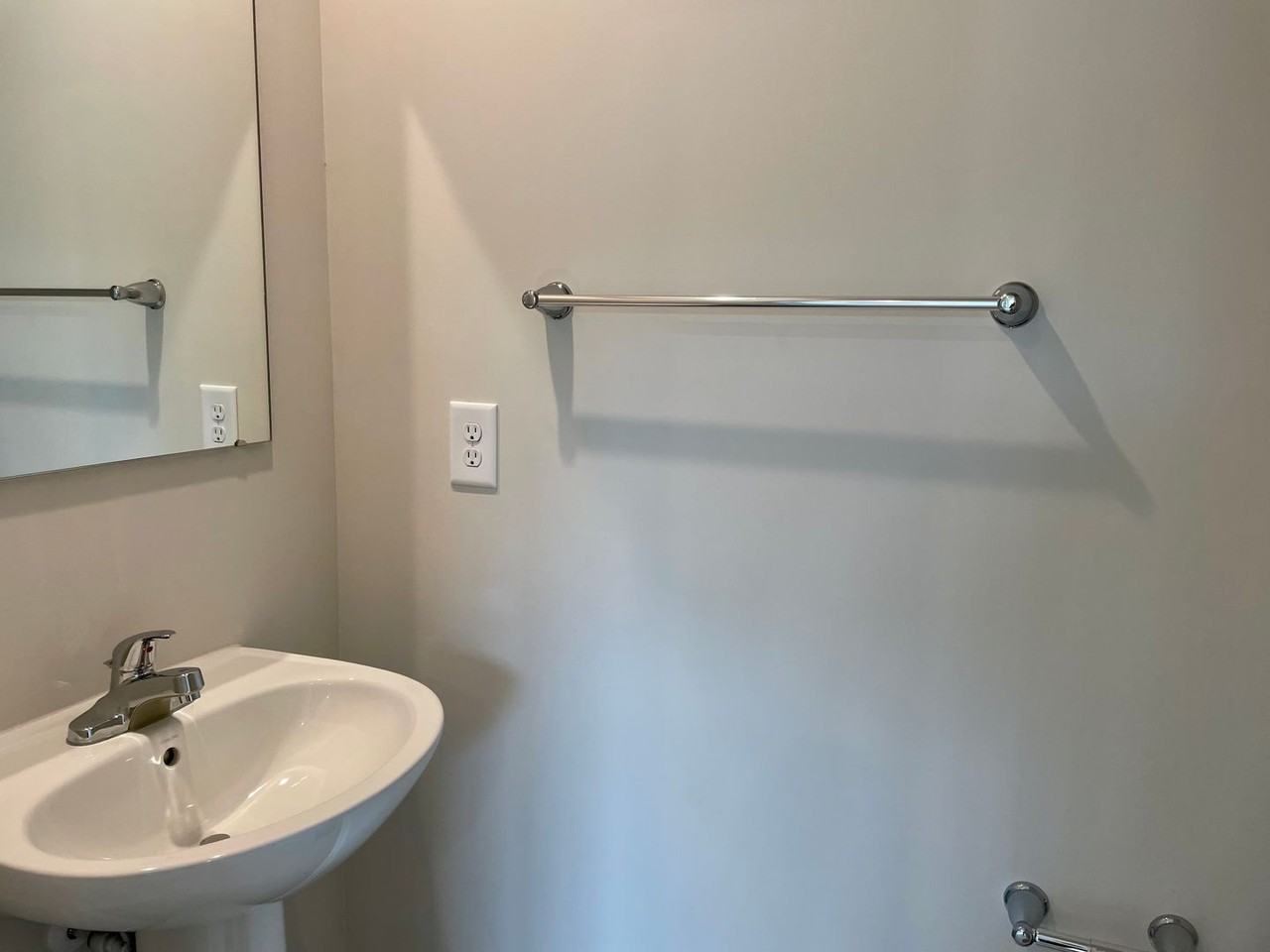 105 Robinia Rd - Photo 7 of 20