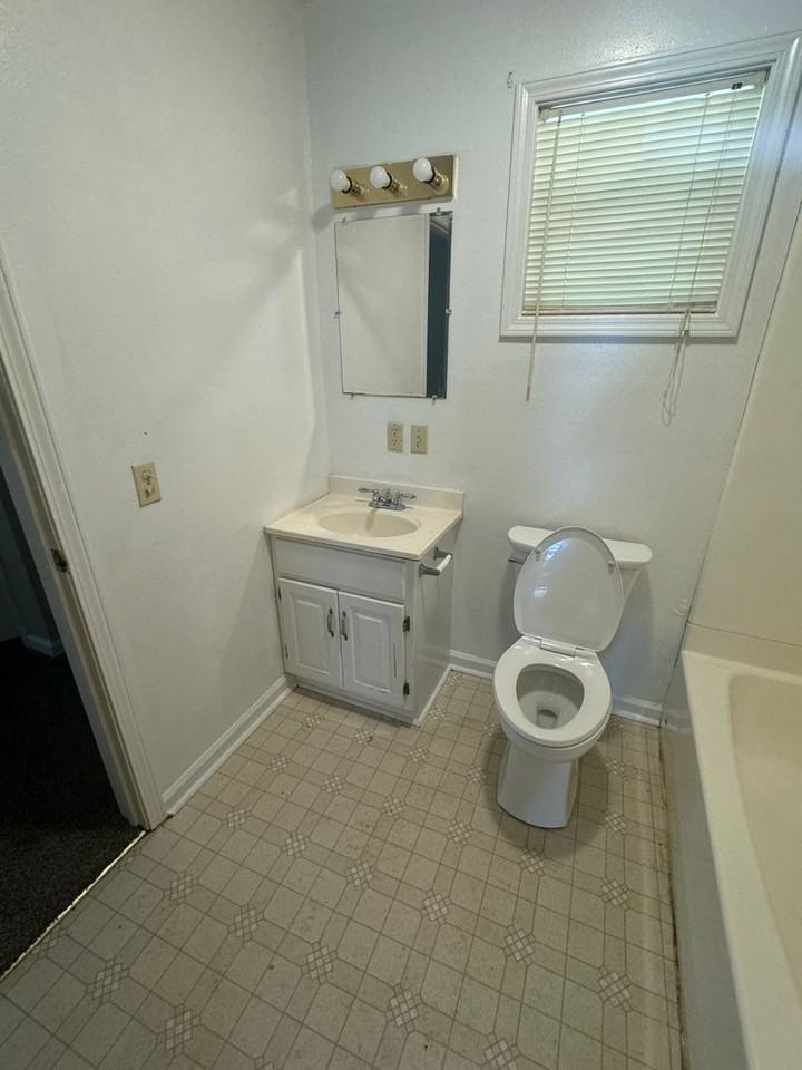 177 Riverland Dr - Photo 2 of 7