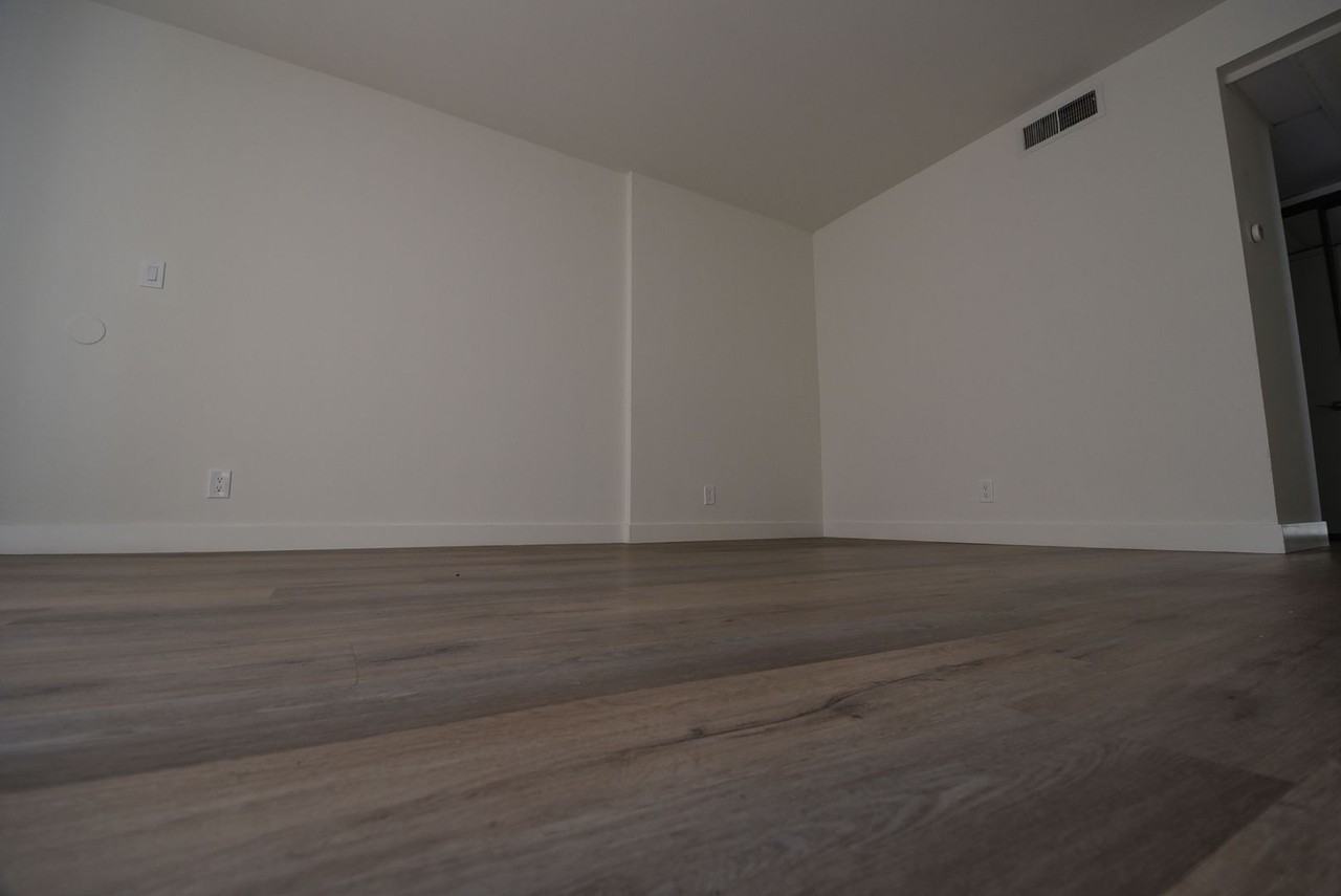 22710 8th - Photo 2 of 7