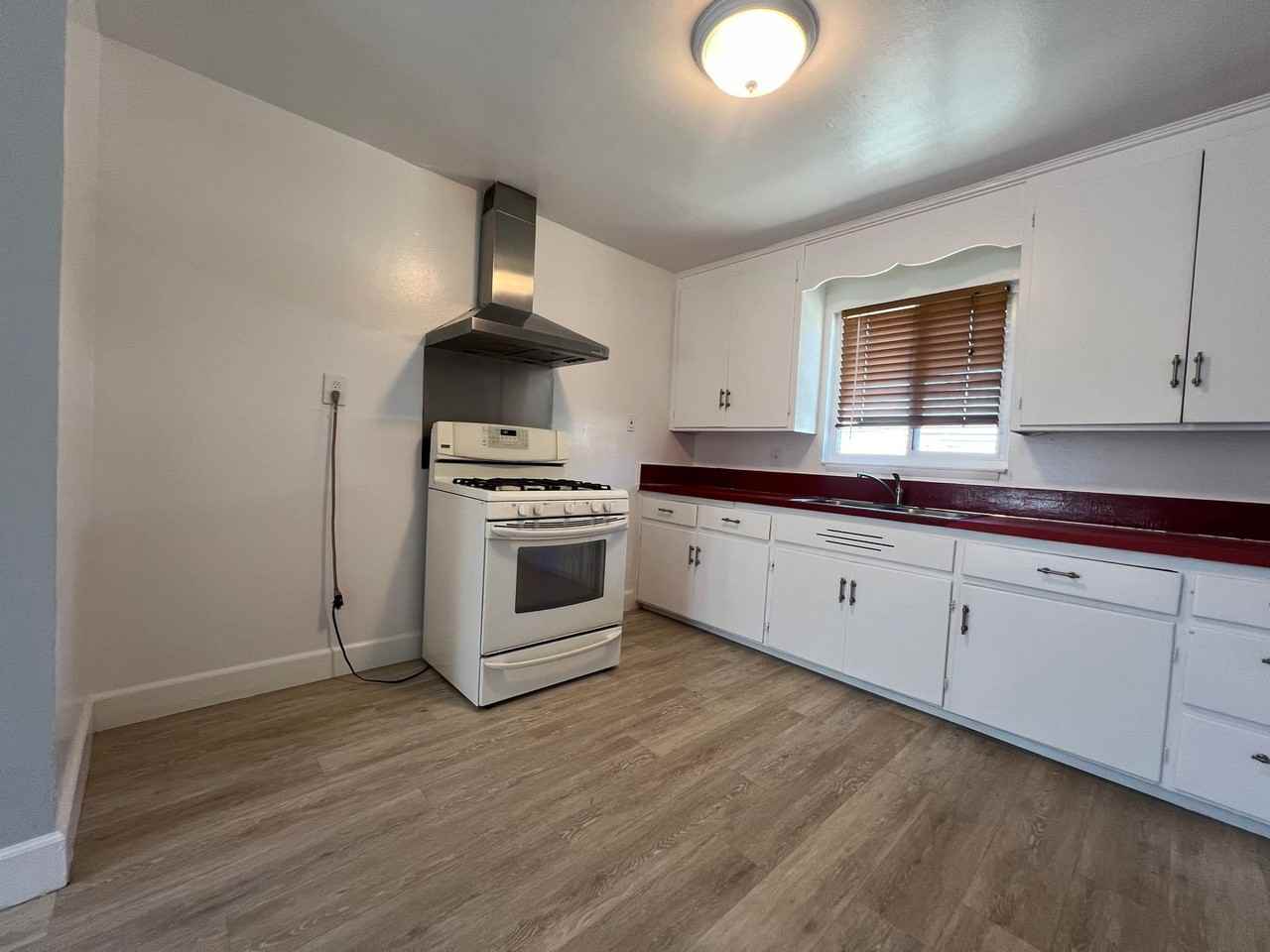 41035 Lincoln St - Photo 2 of 14