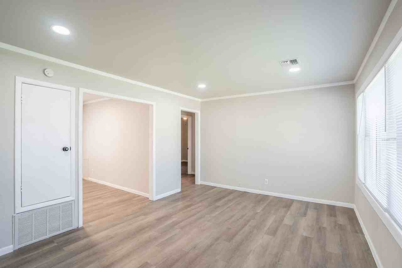 3617 S Indianapolis Ave - Photo 3 of 14