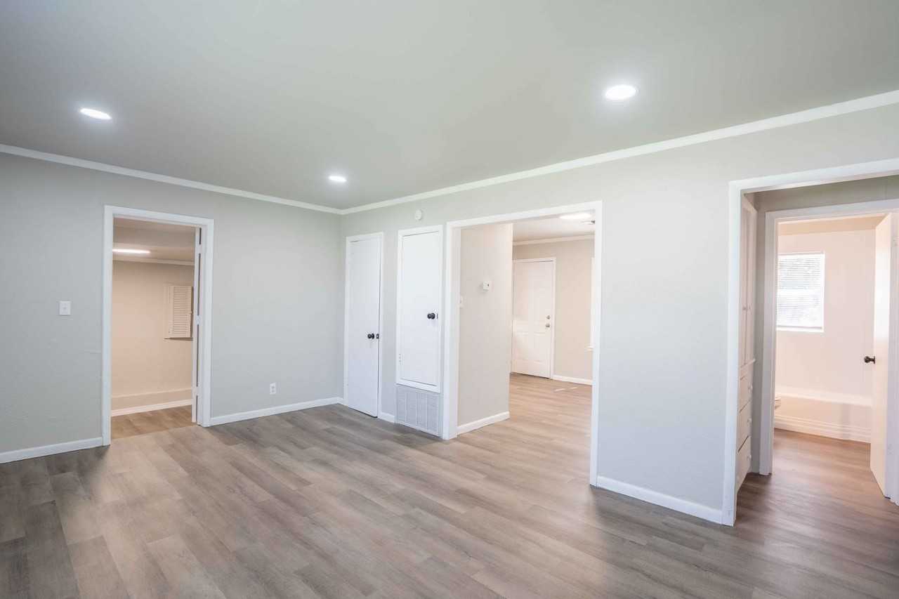 3617 S Indianapolis Ave - Photo 4 of 14