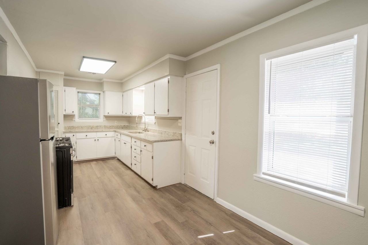 3617 S Indianapolis Ave - Photo 5 of 14